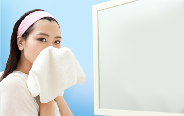 Beberapa Masalah Kulit yang Bisa Terjadi Ketika Malas Cuci Muka di Malam Hari
